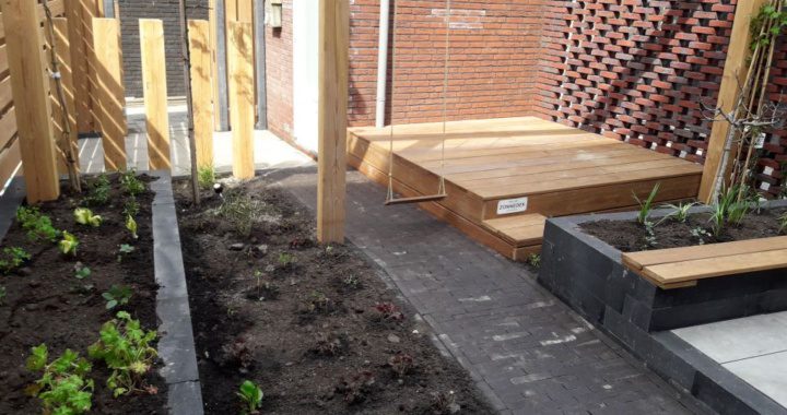 tuin met verschillende niveaus